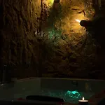Wellness Paradise Mit Whirlpool *