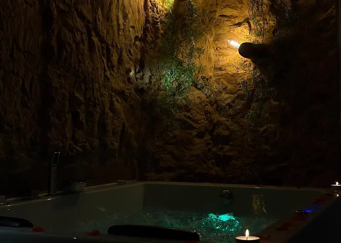 Wellness Paradise Mit Whirlpool *